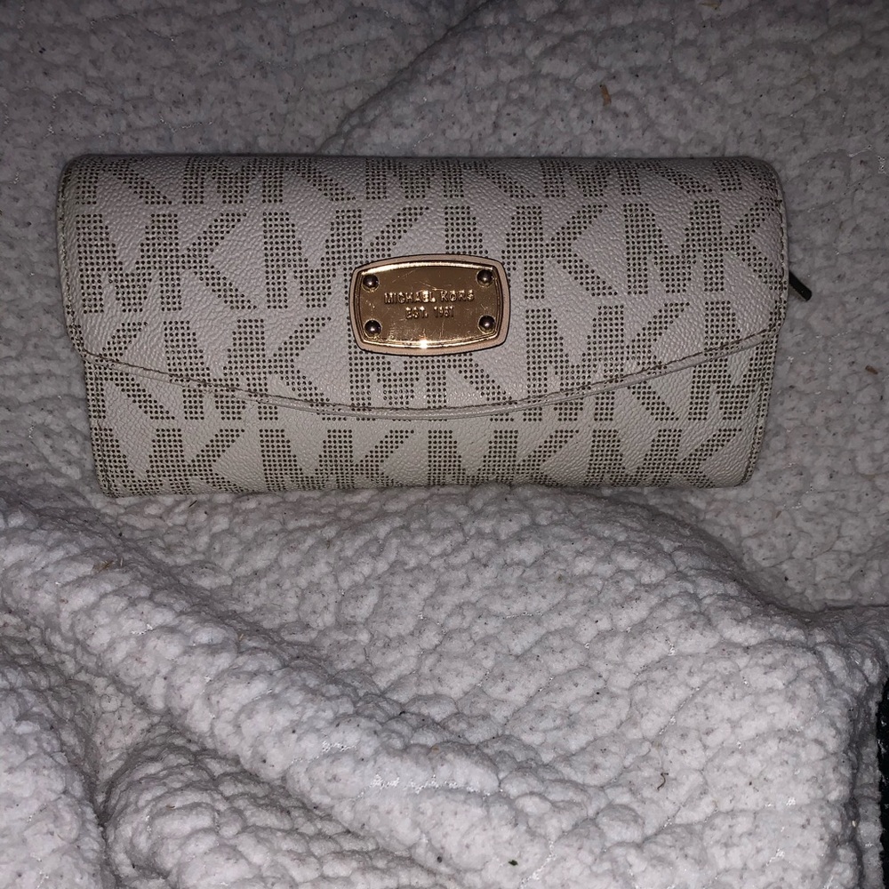 Michael kors wallet